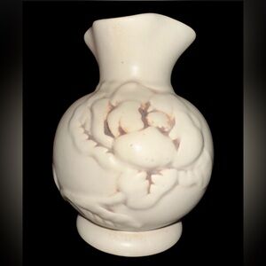 Red Wing Pottery Magnolia  6.25”‎ Tall Vase